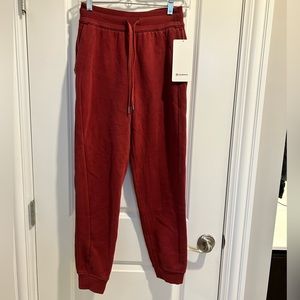 Lululemon Scuba HR jogger. Size 4. NWT.